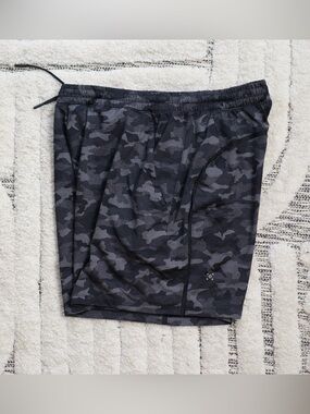 lululemon athletica Men’s Black & Dark Gray Camo Athletic Shorts